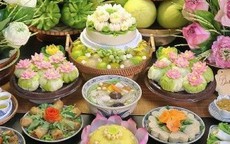Mẹ đảm đứng bếp 4 tiếng, làm mâm cỗ Rằm tháng 7 đẹp mỹ mãn