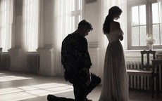 Bố mẹ ăn mừng khi tôi ly hôn vợ khuyết tật, 2 tháng sau tôi phải quỳ xuống xin cô ấy tái hôn