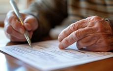 Bị dị nghị vì chăm bố chồng, con dâu nhận lại điều không ngờ trong di chúc