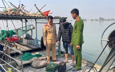 Liên tiếp bắt giữ 2 vụ khai thác thủy sản bằng công cụ kích điện trên sông Văn Úc