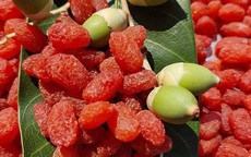 Loại quả cảnh trước đây tưởng không ăn được chỉ bỏ đi giờ thành món đặc sản có giá đắt đỏ cháy hàng dịp Tết