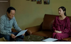 Không được vợ tha thứ, ông Phi (NSƯT Hoàng Hải) ký đơn ly hôn rồi ra ngoài sống cùng con riêng