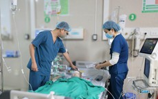 Bác sĩ Bệnh viện Sản Nhi Ninh Bình chạy đua với 'tử thần', giành lại nhịp tim cho bé 3 tuổi đuối nước