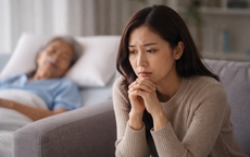 Mẹ chồng gửi tiền mà không trông cháu khi tôi sinh, bà ốm nặng tôi có nên về chăm?