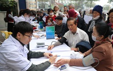 Hàng trăm người cao tuổi được khám miễn phí, tặng quà trong Chương trình 'Sống khỏe mỗi ngày – Vì một Việt Nam thật khỏe'