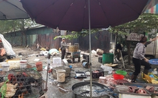 Hà Nội: Bất chấp biển cấm, chợ cóc trong ngõ 70 Nguyễn Hoàng vẫn họp mỗi ngày