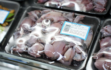 Động thái mới của MM Mega Market sau phát hiện nhiều thực phẩm không rõ nguồn gốc xuất xứ bày bán công khai ở siêu thị?