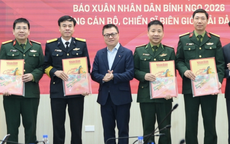 40.000 tờ báo Xuân gửi tặng cán bộ, chiến sĩ biên giới và hải đảo