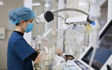 Ninh Bình: Cứu sống trẻ sinh non nguy kịch do đẻ rơi tại nhà, cắt dây rốn bằng dao lam