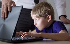 5 thói quen âm thầm làm tổn hại não bộ trẻ: Cha mẹ đừng chủ quan