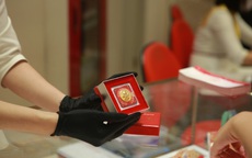 Giá vàng miếng hôm nay đặc biệt gây sự chú ý, nhiều người xuất hiện băn khoăn nên mua vàng nhẫn hay vàng trang sức?