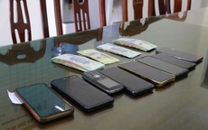 Đột kích 'lô cốt' trong nhà dân, bắt 12 đối tượng đánh bạc chuyên nghiệp