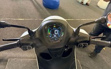 Xe máy điện giá 21 triệu đồng pin khỏe, sạc nhanh, cốp rộng rẻ hơn Vision, chỉ như Wave Alpha