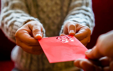 Tết này, tôi cho con trai 13 tuổi tự giữ tiền lì xì