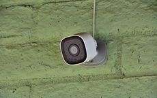 Vợ gào khóc kêu cứu bị bạo hành nhưng camera lại phơi bày sự thật gây chấn động