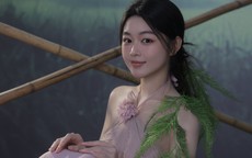 Con gái MC Quyền Linh lại 'gây thương nhớ' với áo yếm cách điệu