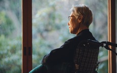 Cụ ông chu cấp cho con đến cạn tiền, tuổi già mới bắt đầu trả giá