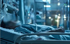 Đột quỵ ban đêm tăng mạnh, bác sĩ cảnh báo: Dù ở độ tuổi nào, trước khi ngủ cũng cần nhớ '5 không'