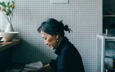 Tôi bảo con dâu nghỉ việc ở nhà chăm cháu, đến ngày nó xin đi làm lại tôi mới hiểu vì sao nó nhất quyết không nhận tiền của tôi