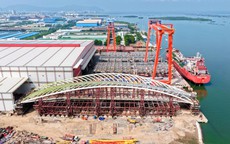 Cầu đi bộ qua sông Sài Gòn thử tải thành công, tiến gần đến giai đoạn hợp long