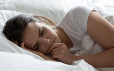 Nghỉ hưu rồi tôi mới hiểu: Có những cha mẹ tuổi già muốn gọi cho con cũng sợ làm phiền