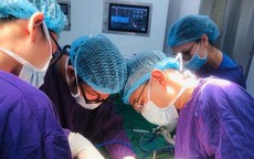 Bụng to dần, sụt cân bất thường, người đàn ông 43 tuổi phát hiện khối u thận nặng 2 kg