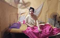 MS 1123: Xót xa cảnh người mẹ nằm liệt giường, 2 con thơ nheo nhóc