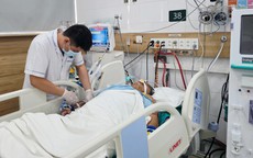 7 nạn nhân nghi ngộ độc khí clo đang được cứu chữa tích cực