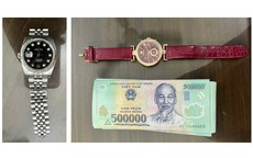 Hà Nội: Ai làm rơi đồng hồ Rolex, Swarovski và tập tiền 500.000 đồng khẩn trương đến Công an nhận lại tài sản