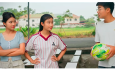 Đội bóng nữ làng Xuân có thêm thành viên đặc biệt