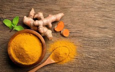 Bột nghệ và tinh bột nghệ khác nhau thế nào? Đừng nhầm loại mịn hơn là tốt hơn