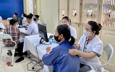 Hà Nội nâng chuẩn an sinh, chăm sóc sức khỏe toàn diện từ trẻ thơ đến người cao tuổi