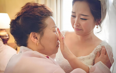 Ngày cưới, tôi an ủi mẹ rằng sẽ về thăm bà thường xuyên nhưng sự thật sau 3 năm làm dâu khiến tôi đau đớn