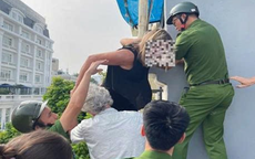 Hà Nội: Kịp thời giải cứu 2 người nước ngoài khỏi đám cháy nhà dân trên phố Tràng Tiền