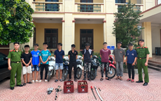 Khởi tố 8 thanh thiếu niên mang hung khí 'truy sát' người đi đường tại Phú Thọ
