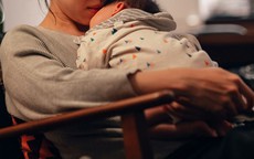 Mẹ chồng bảo tôi nghỉ việc để chăm cháu, tôi đồng ý nhưng đưa ra 3 điều kiện khiến cả nhà choáng váng
