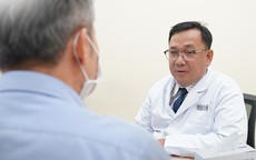 Thấy nước tiểu nổi bọt kéo dài, người đàn ông 59 tuổi đi khám phát hiện bệnh thận mạn giai đoạn 3
