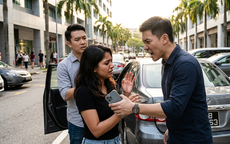 Nổi cơn ghen vô lý khi bắt gặp tình cũ đi với người đàn ông khác và cái kết đắng