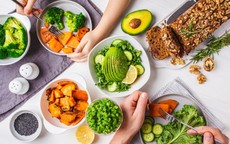 Sau tuổi 40, bữa tối nên bớt 5 món này: Nhiều người vẫn ăn vì nghĩ 'không sao'