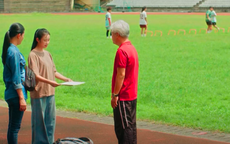 Minh hụt hẫng khi bị huấn luyện viên đội bóng tỉnh từ chối ứng tuyển