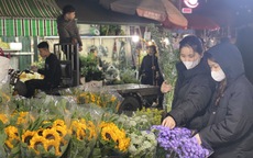 Chợ đầu mối hoa lớn bậc nhất Thủ đô tất bật xuyên đêm dịp cận Tết 2026