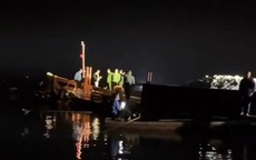 Chìm tàu chở khách trên hồ Thác Bà khiến 6 người mất tích
