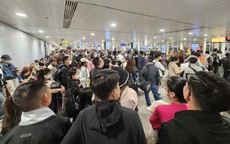 Tân Sơn Nhất đón lượng khách đông chưa từng có vào mùng 6 Tết