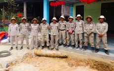 Phát hiện quả bom 226kg sát móng nhà dân