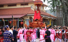 Hà Nội: Mãn nhãn màn rước kiệu 'bay' kỳ bí tại hội làng Chúc Sơn ngày đầu Xuân