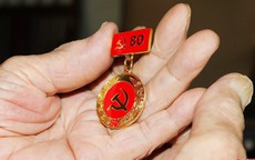 Mức thưởng Huy hiệu Đảng 2026 lên tới 35 triệu đồng theo hệ số lương mới