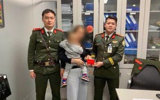 Nữ hành khách thất lạc nhiều nhẫn vàng tại sân bay xúc động nhận lại tài sản