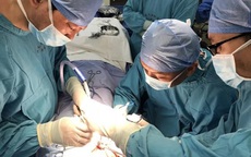 Bé 13 tuổi phát hiện ung thư vú từ 1 dấu hiệu nhiều người Việt bỏ qua