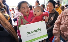 Dược phẩm STARMED đồng hành cùng Báo Sức khỏe và Đời sống mang yêu thương đến với trẻ em vùng cao Nghệ An