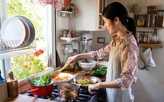 Sợ Tết khi suốt ngày phải cặm cụi trong bếp nấu nướng